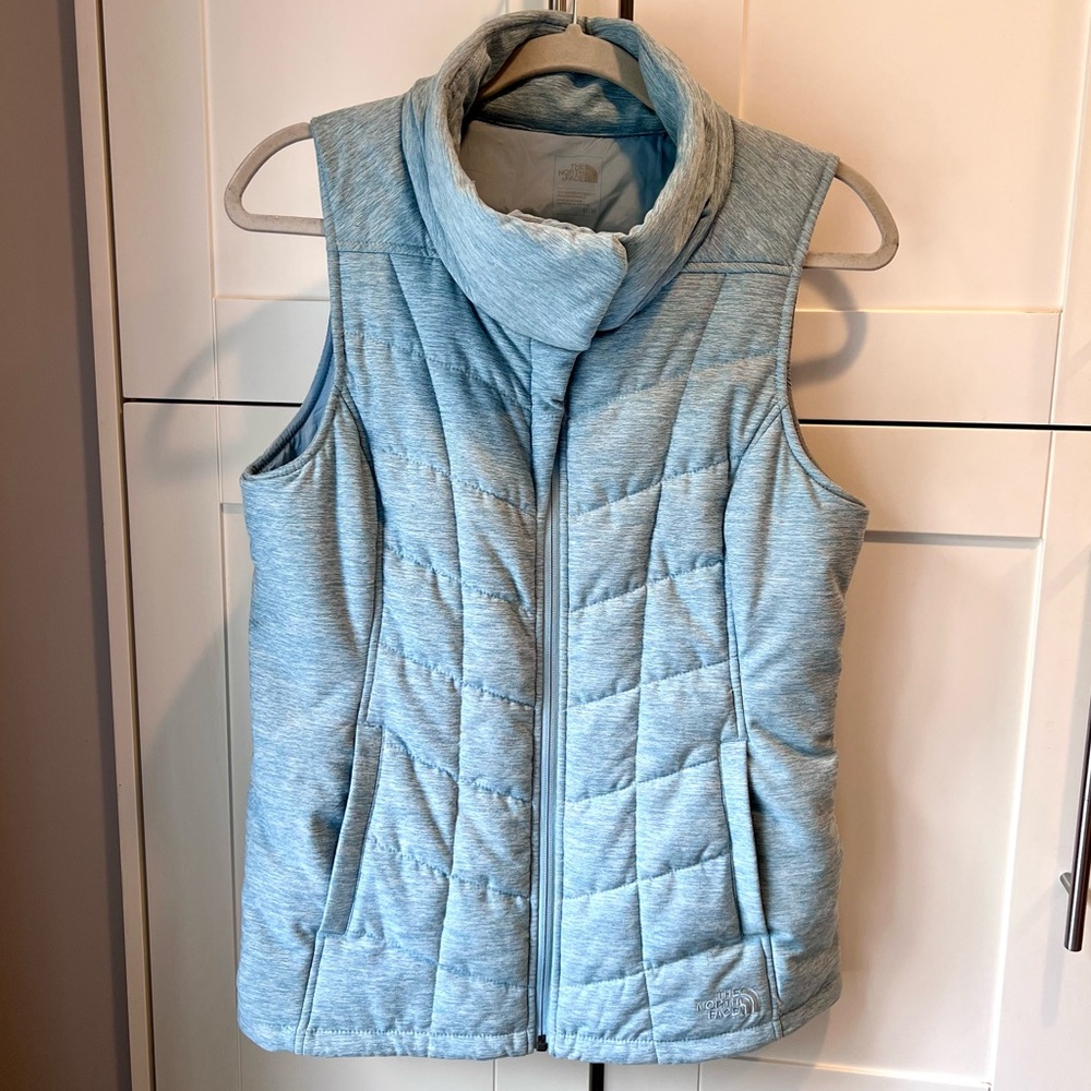 Like New! The North Face Women’s Pseudio Chevron Puffer Vest in Heather Blue